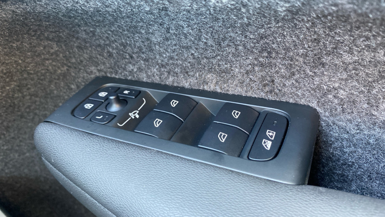 Volvo XC40 2.0 B4P Plus Dark 5dr Auto Petrol Estate